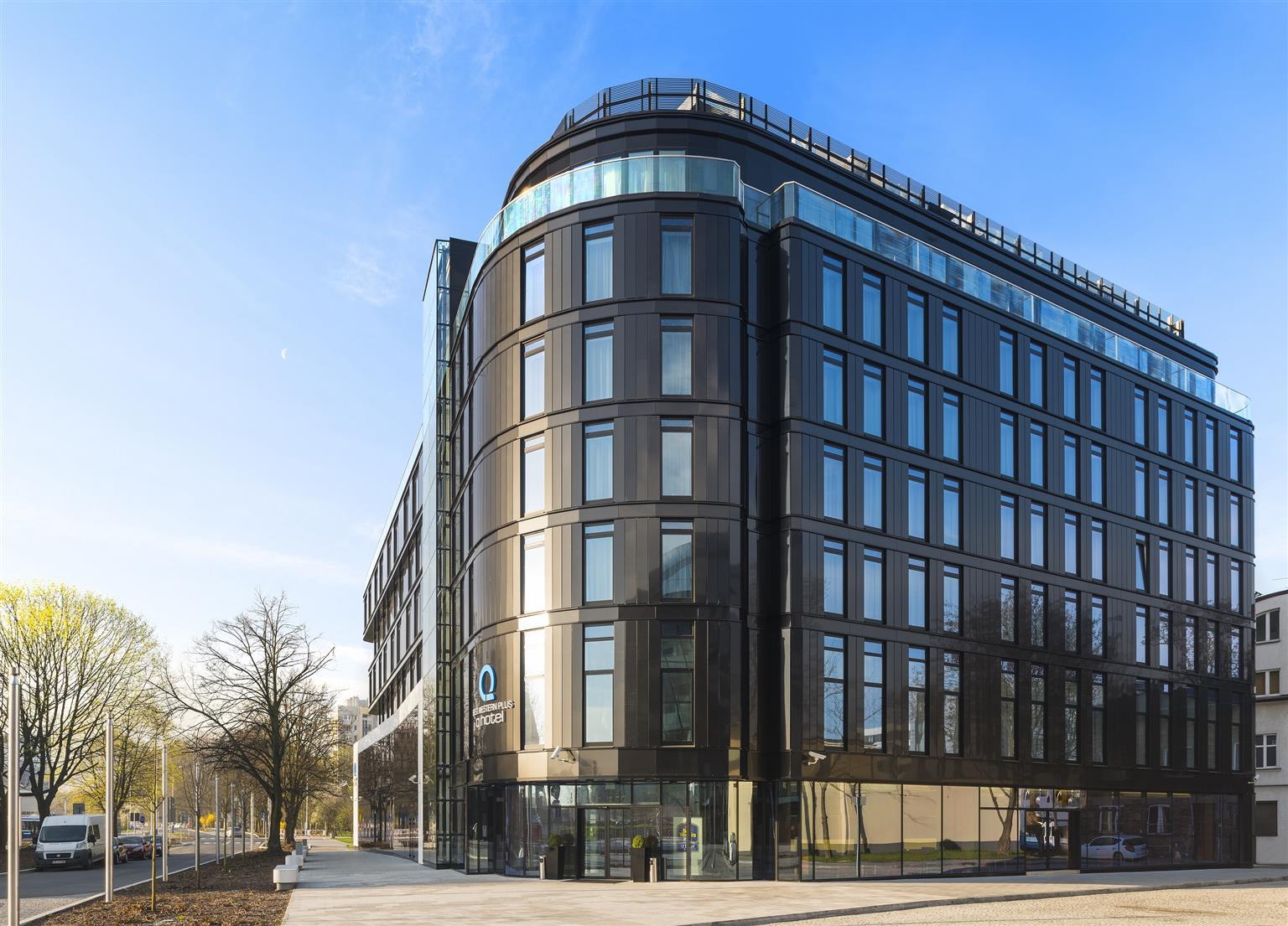 Q Hotel 4*